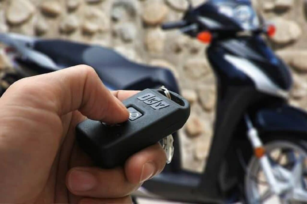 Nằm mơ thấy mất tiền và xe